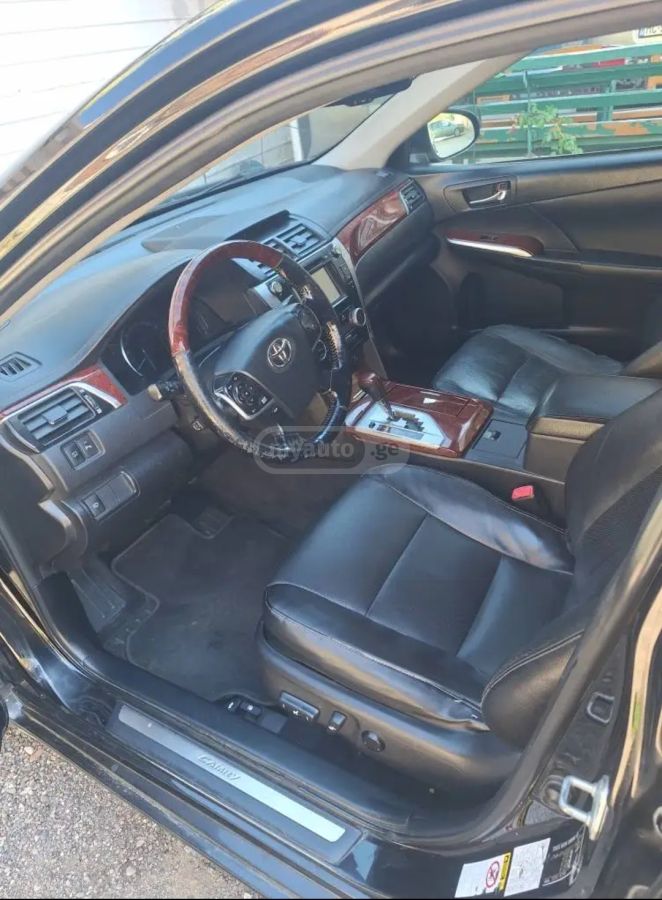 Toyota Camry 2011 — photo 2