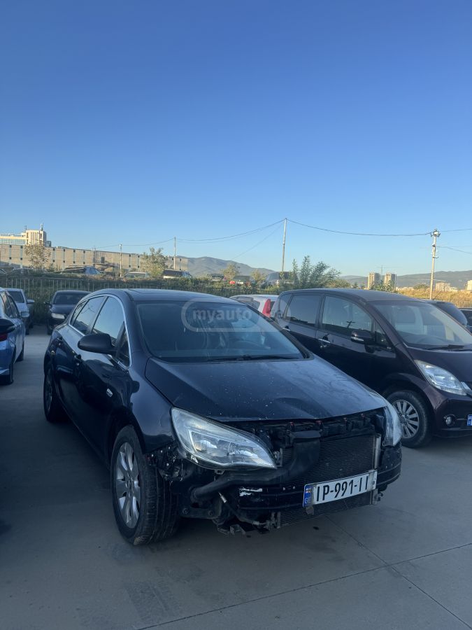 Opel Astra 2010 — photo 2