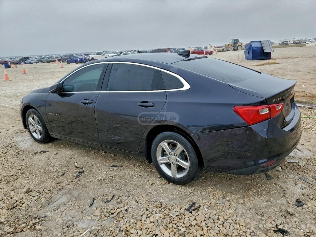 Chevrolet Malibu 2022 — photo 2