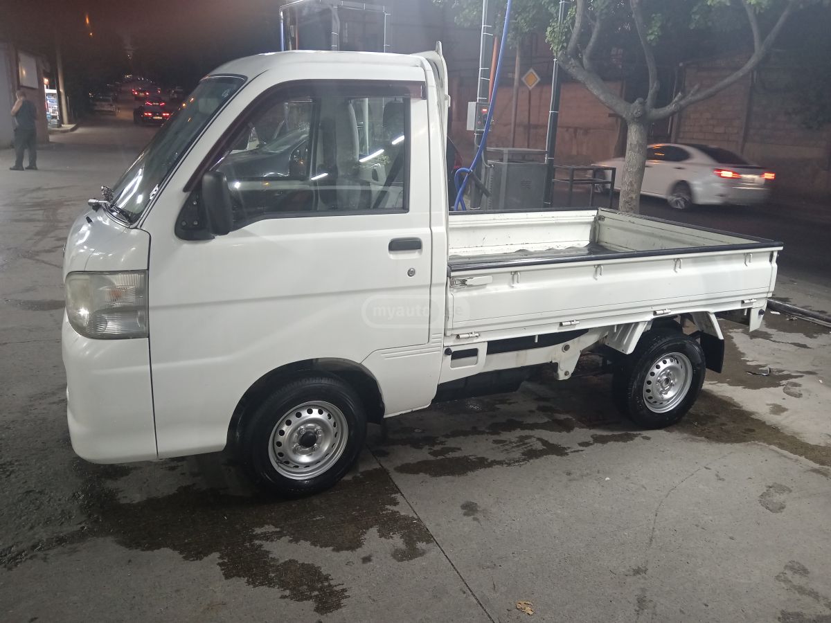 Daihatsu Hijet Truck 2012 — photo 2
