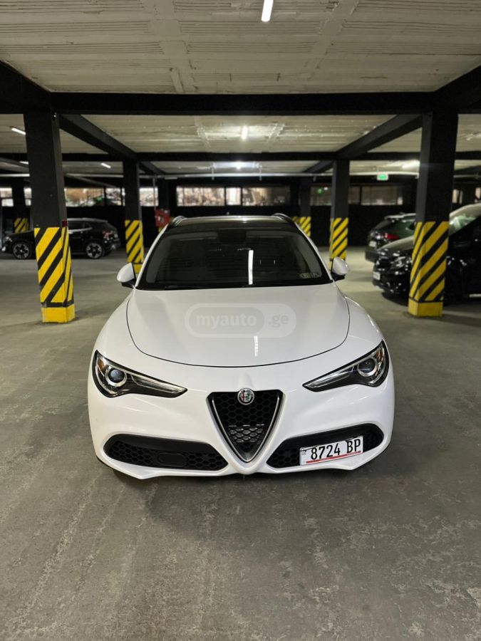 Alfa Romeo Stelvio 2018 — photo 2