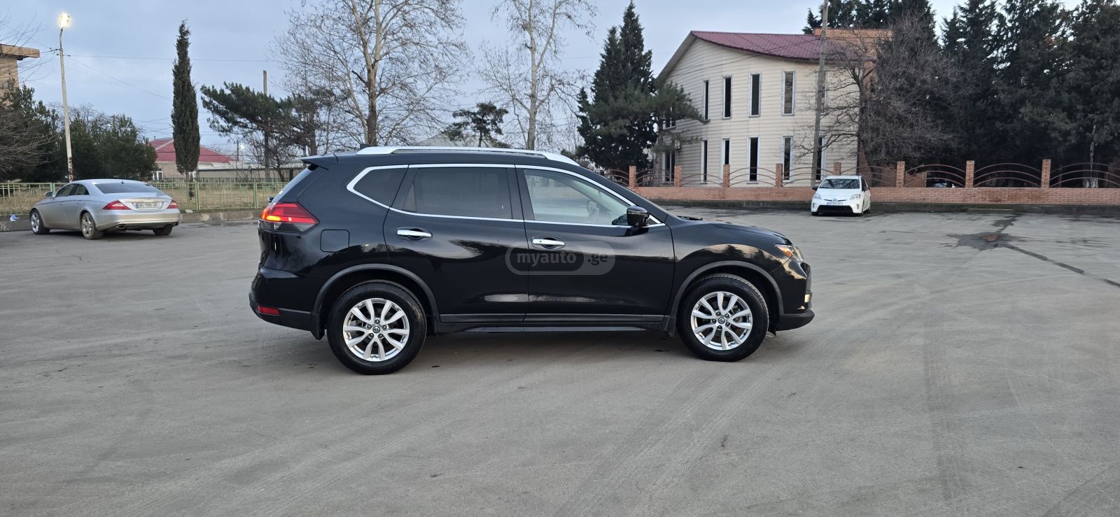 Nissan Rogue 2017 — photo 2