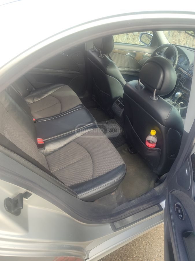 Mercedes-Benz E 320