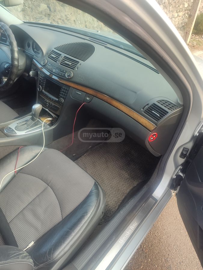 Mercedes-Benz E 320 2003 — photo 2