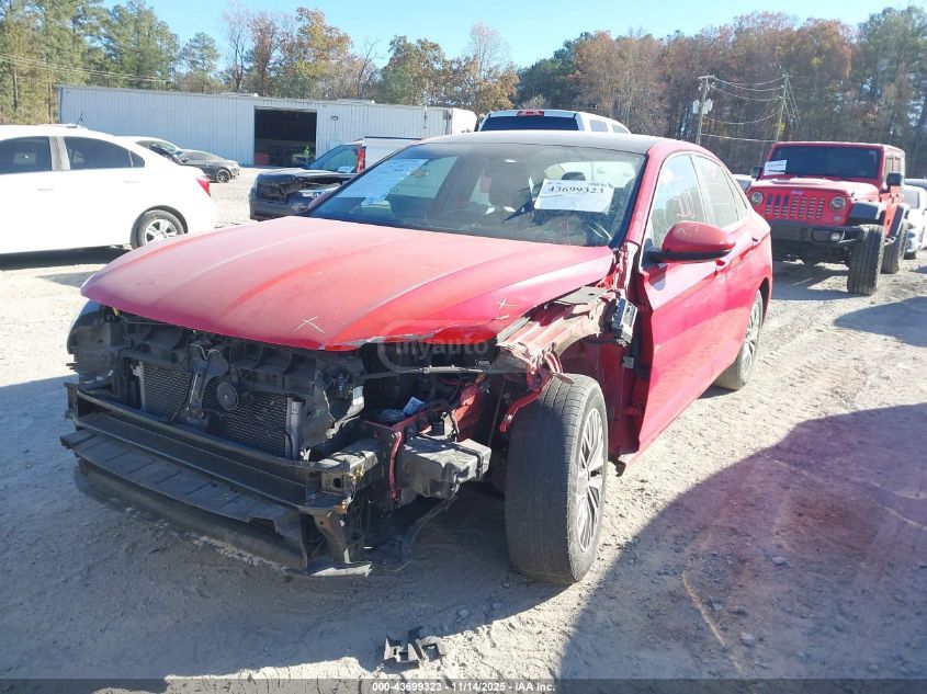 Volkswagen Jetta 2021 — photo 2