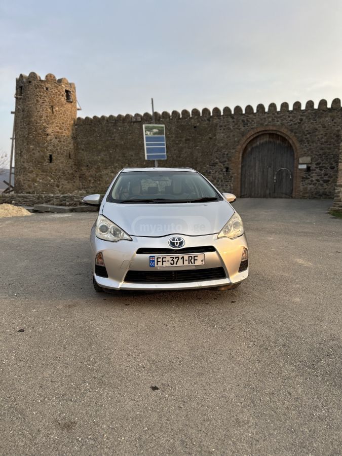 Toyota Aqua 2013 — photo 2