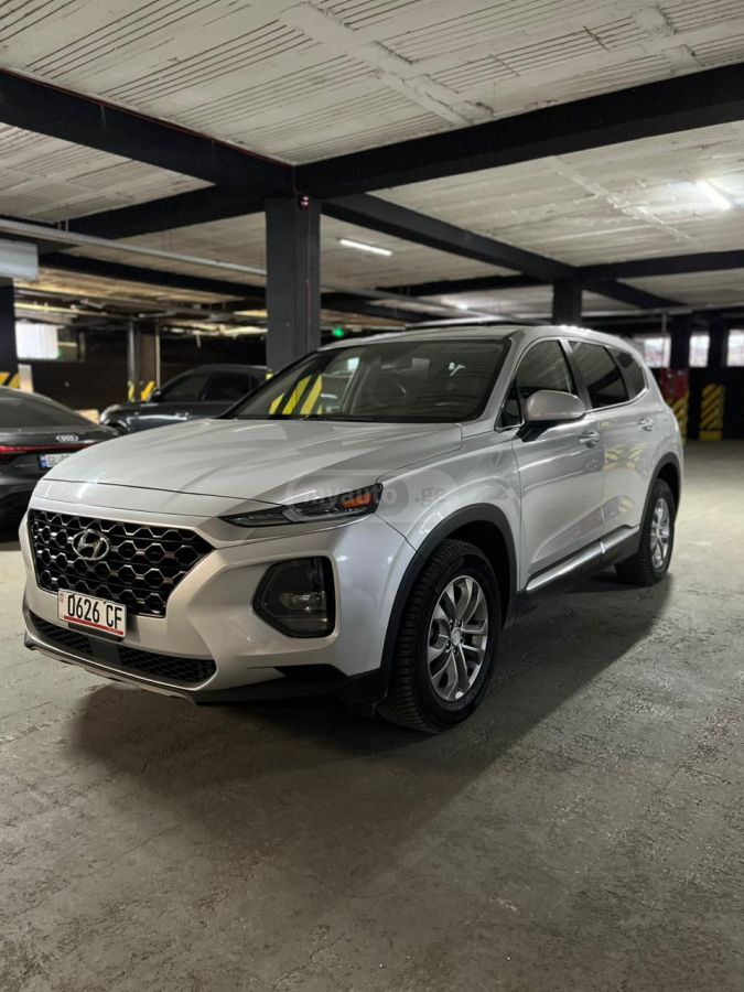 Hyundai Santa Fe 2019 — photo 2