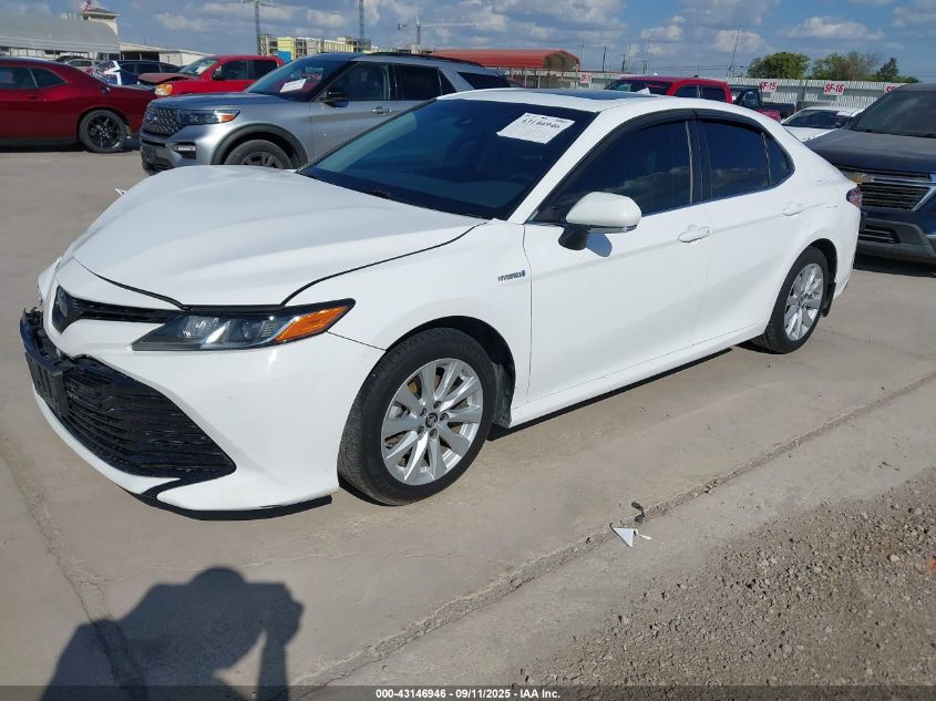 Toyota Camry 2018 — photo 2
