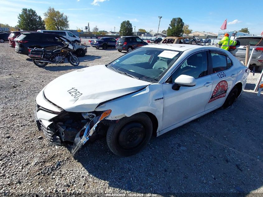 Toyota Camry 2019 — photo 2