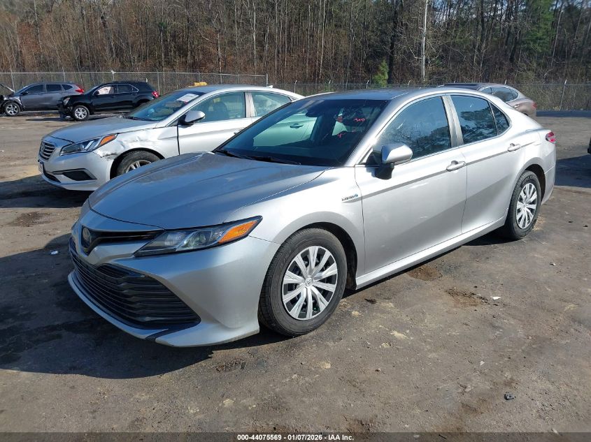 Toyota Camry 2019 — photo 2