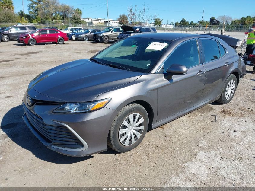 Toyota Camry 2024 — photo 2