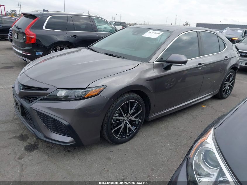 Toyota Camry 2024 — photo 2