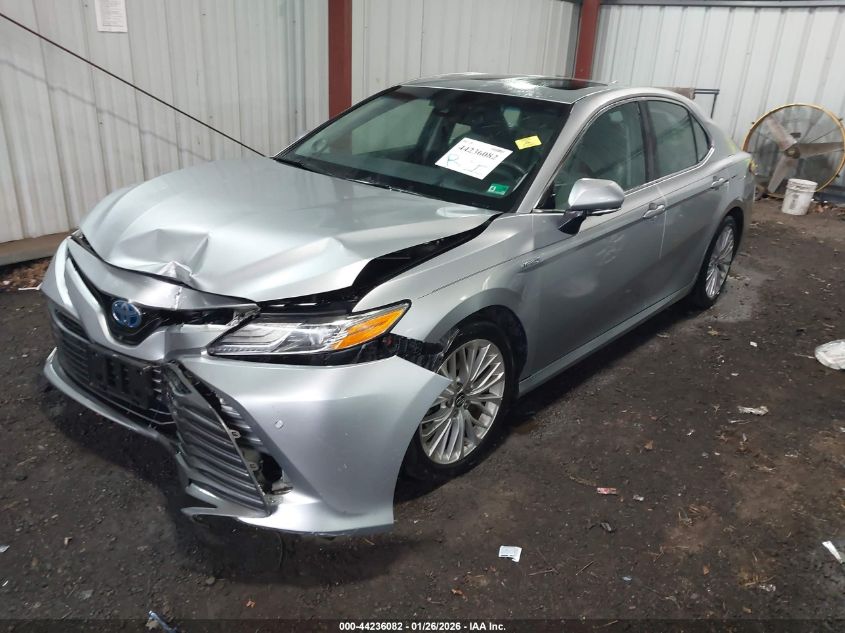 Toyota Camry 2018 — photo 2
