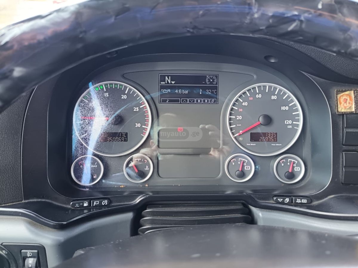 Isuzu TGX 2011 — photo 2