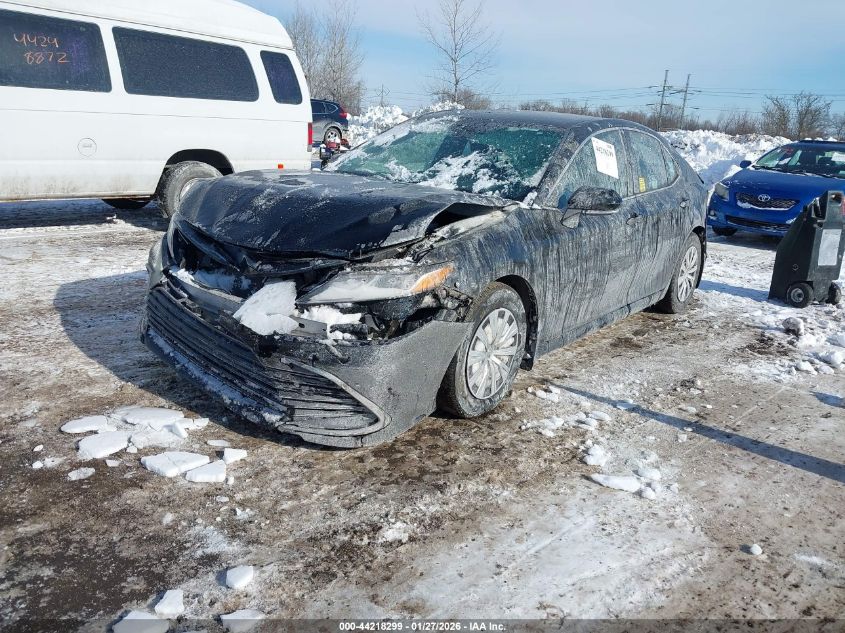 Toyota Camry 2024 — photo 2