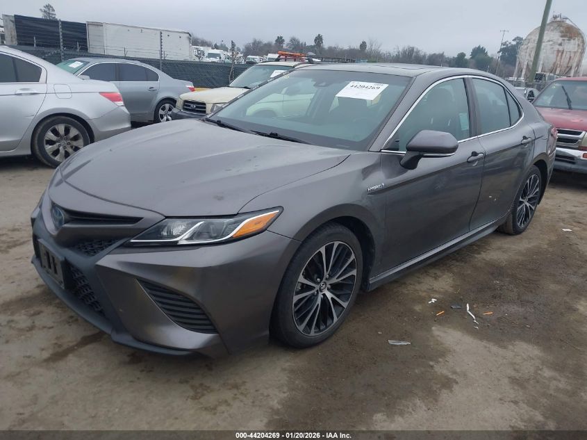 Toyota Camry 2018 — photo 2