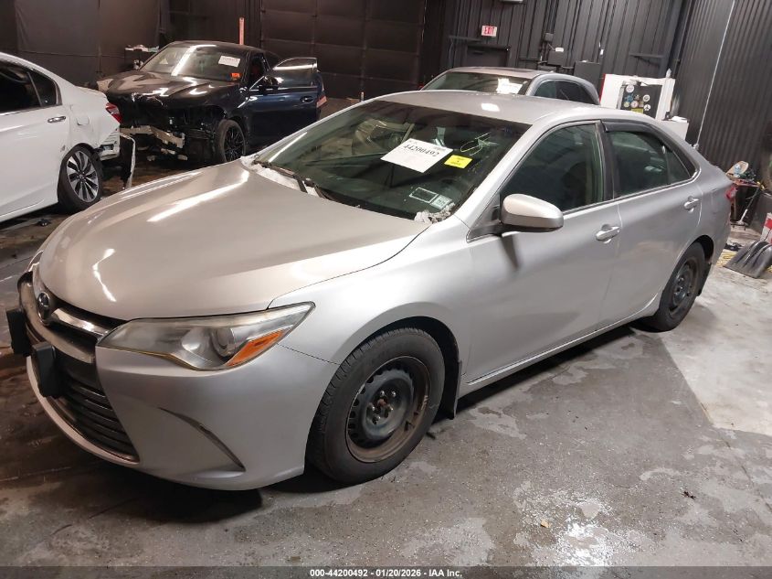 Toyota Camry 2015 — photo 2