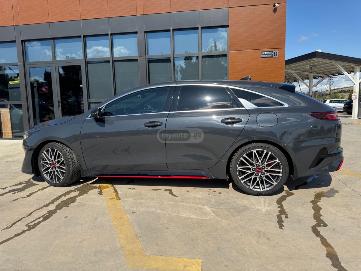 Kia ProCeed 2023 — photo 2