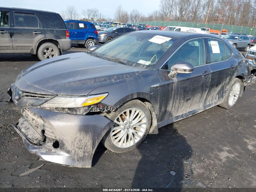 Toyota Camry 2019 — photo 2
