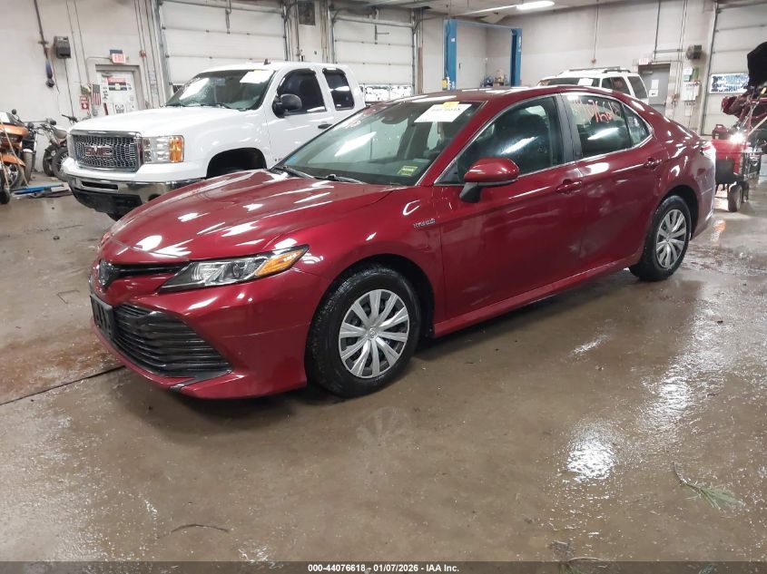 Toyota Camry 2018 — photo 2