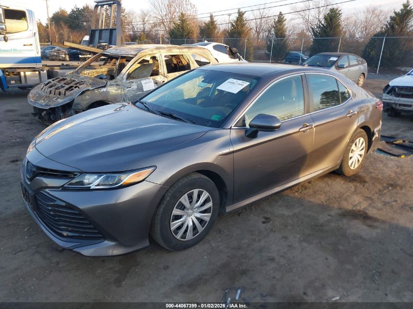 Toyota Camry 2019 — photo 2