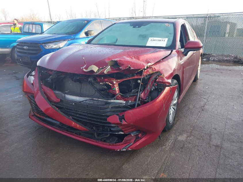 Toyota Camry 2019 — photo 2