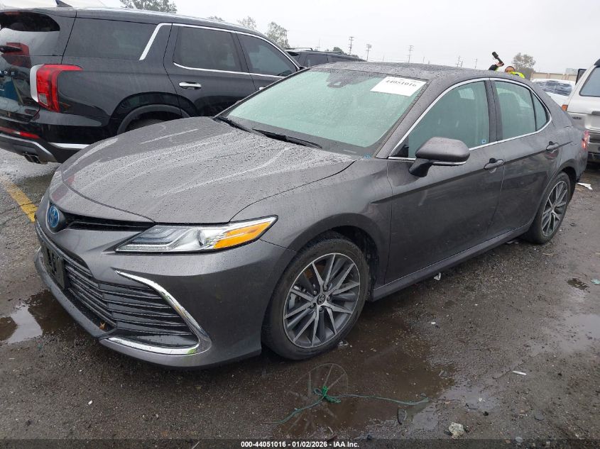 Toyota Camry 2024 — photo 2