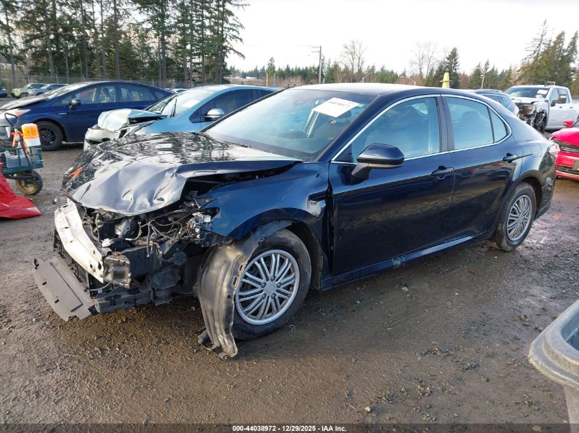 Toyota Camry 2018 — photo 2