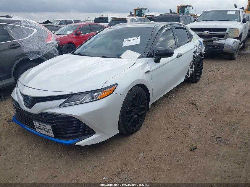 Toyota Camry 2018 — photo 2
