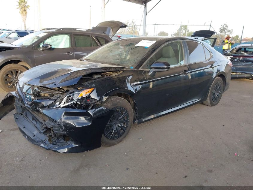 Toyota Camry 2018 — photo 2