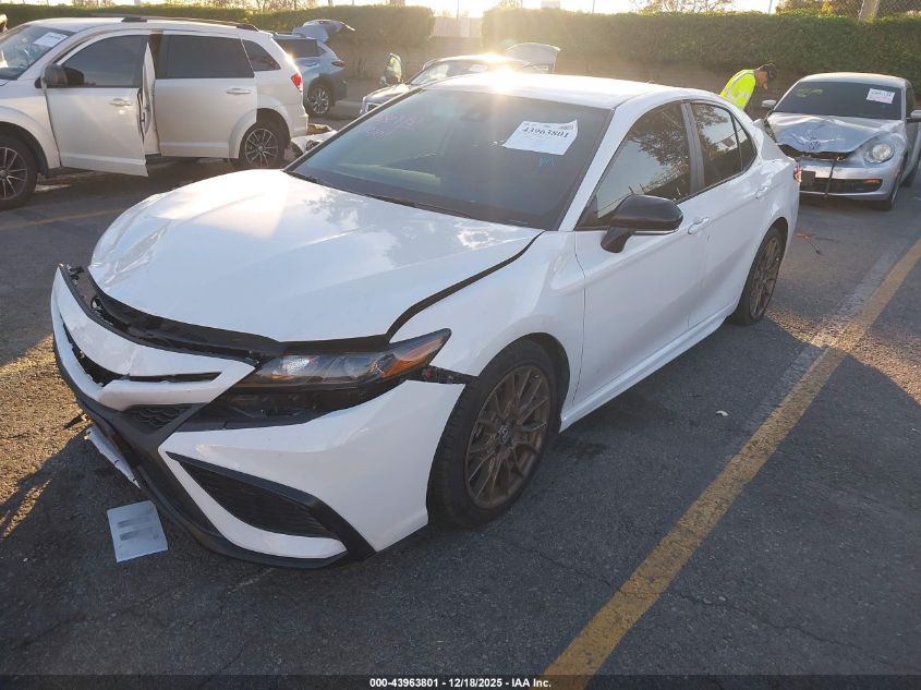 Toyota Camry 2024 — photo 2