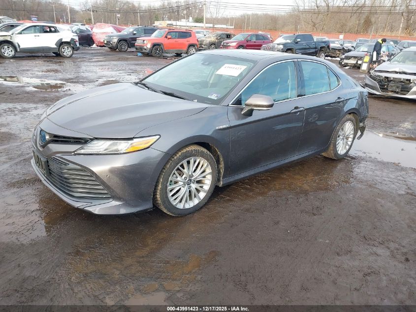Toyota Camry 2019 — photo 2