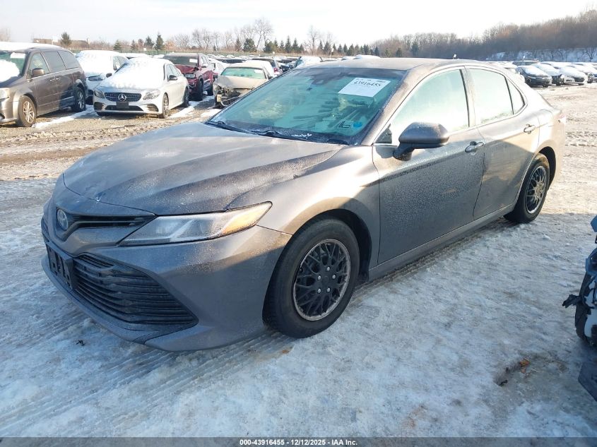 Toyota Camry 2018 — photo 2