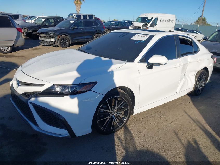 Toyota Camry 2024 — photo 2