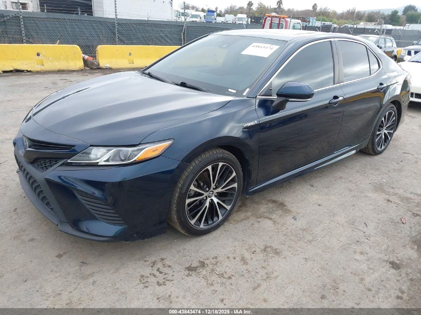 Toyota Camry 2019 — photo 2