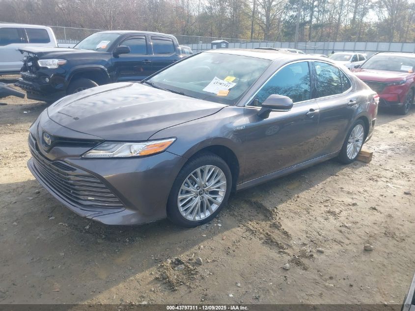 Toyota Camry 2019 — photo 2