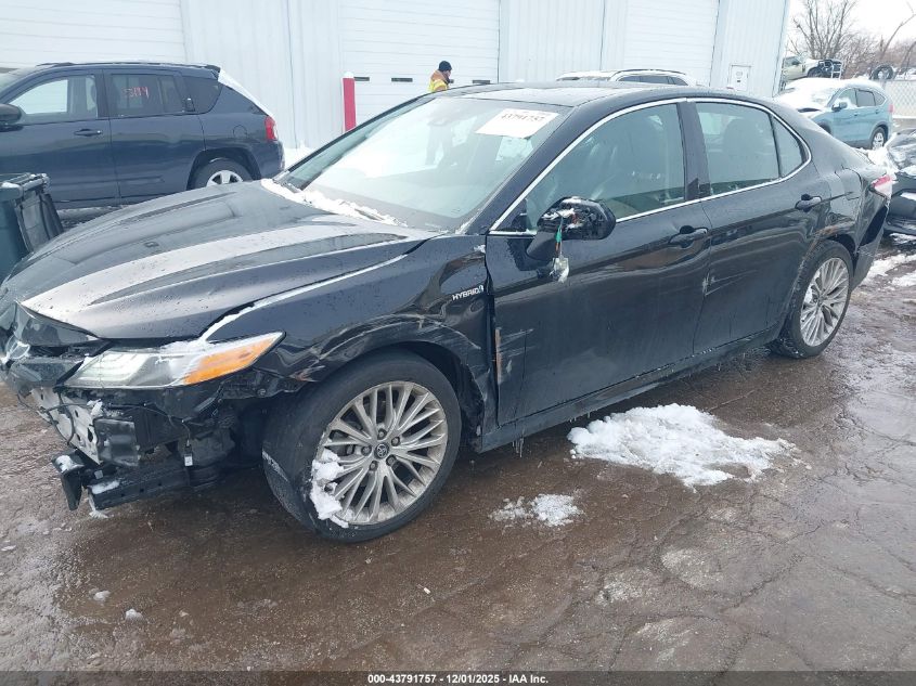 Toyota Camry 2019 — photo 2