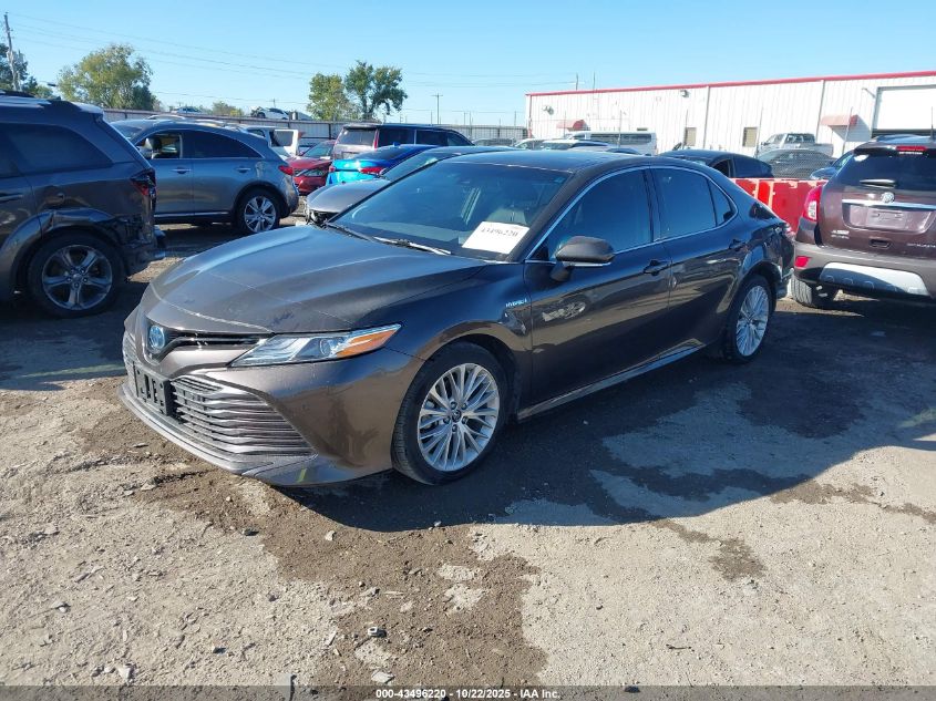 Toyota Camry 2019 — photo 2