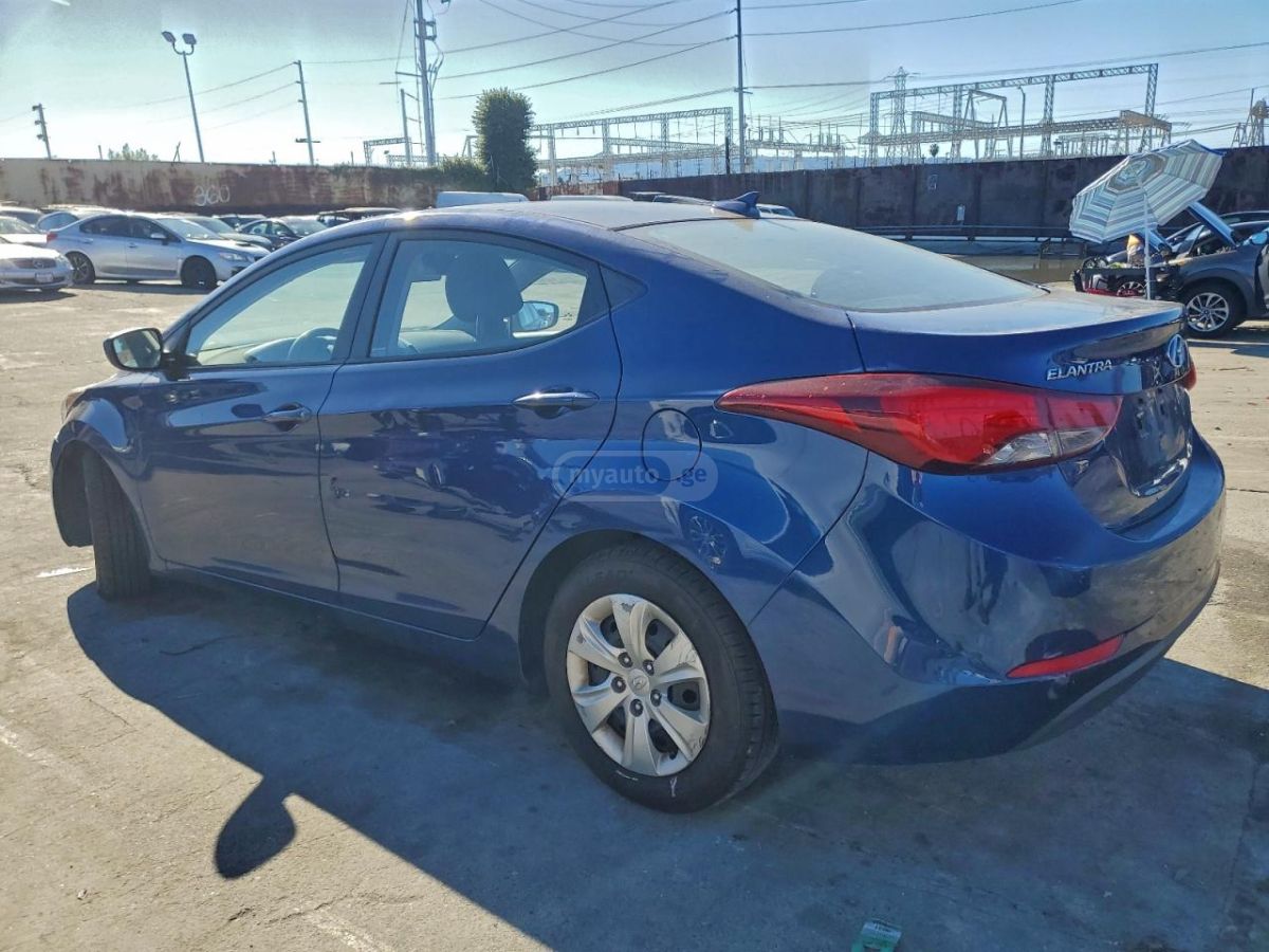 Hyundai Elantra 2016 — photo 2