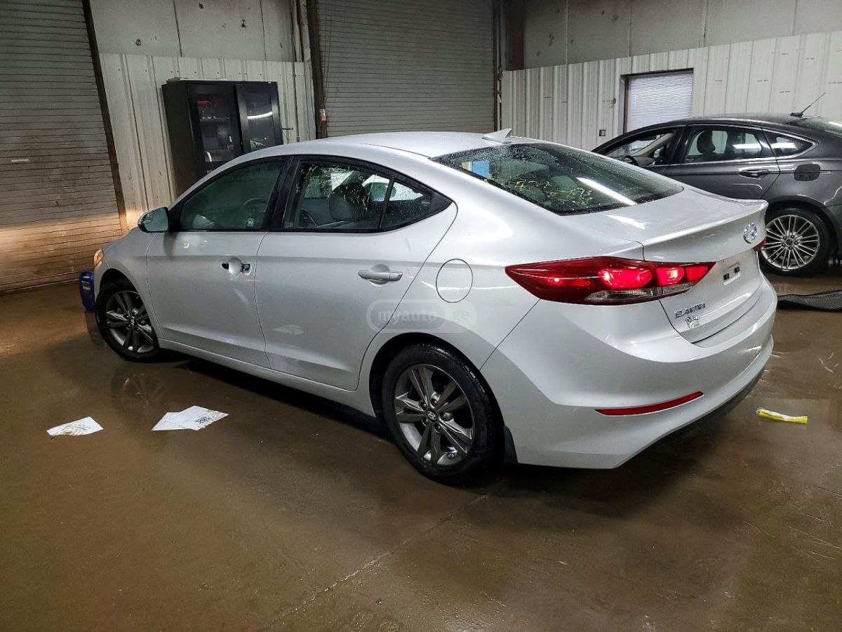Hyundai Elantra 2017 — photo 2