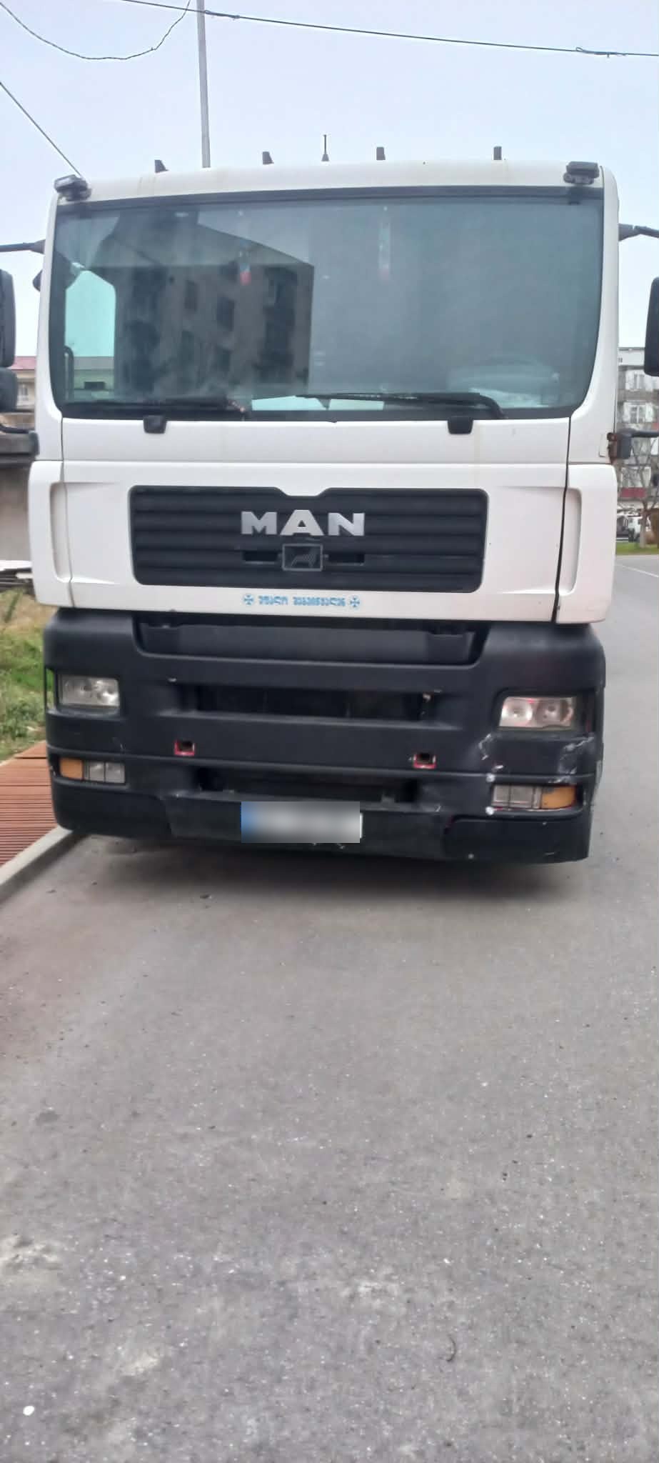 Isuzu TGA 18.350 2003 — photo 2