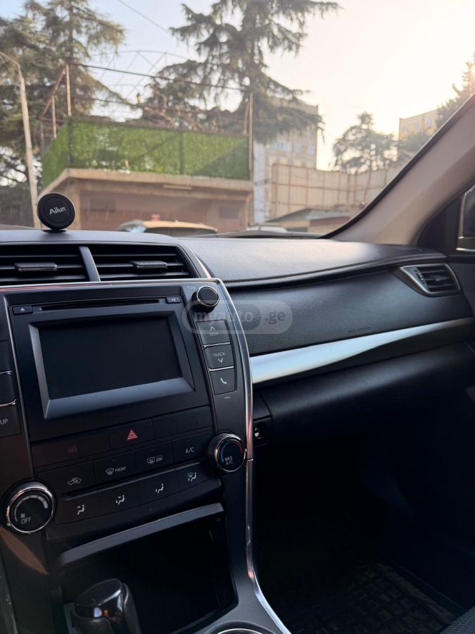 Toyota Camry 2017 — photo 2