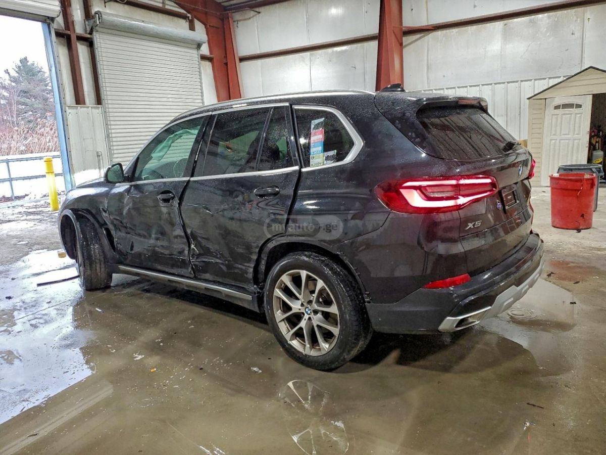 BMW X5 2021 — photo 2