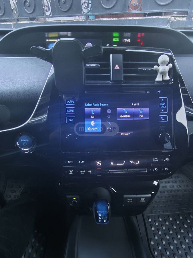 Toyota Prius 2019 — photo 2
