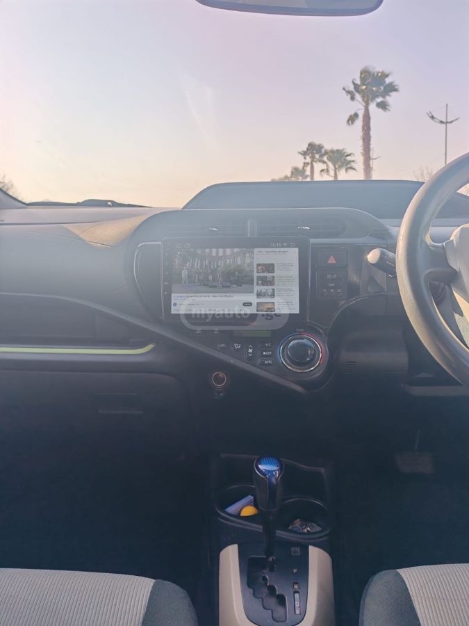 Toyota Aqua 2013 — photo 2