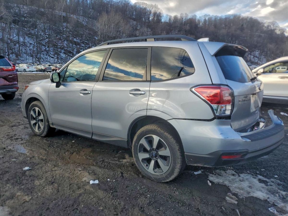 Subaru Forester 2018 — photo 2