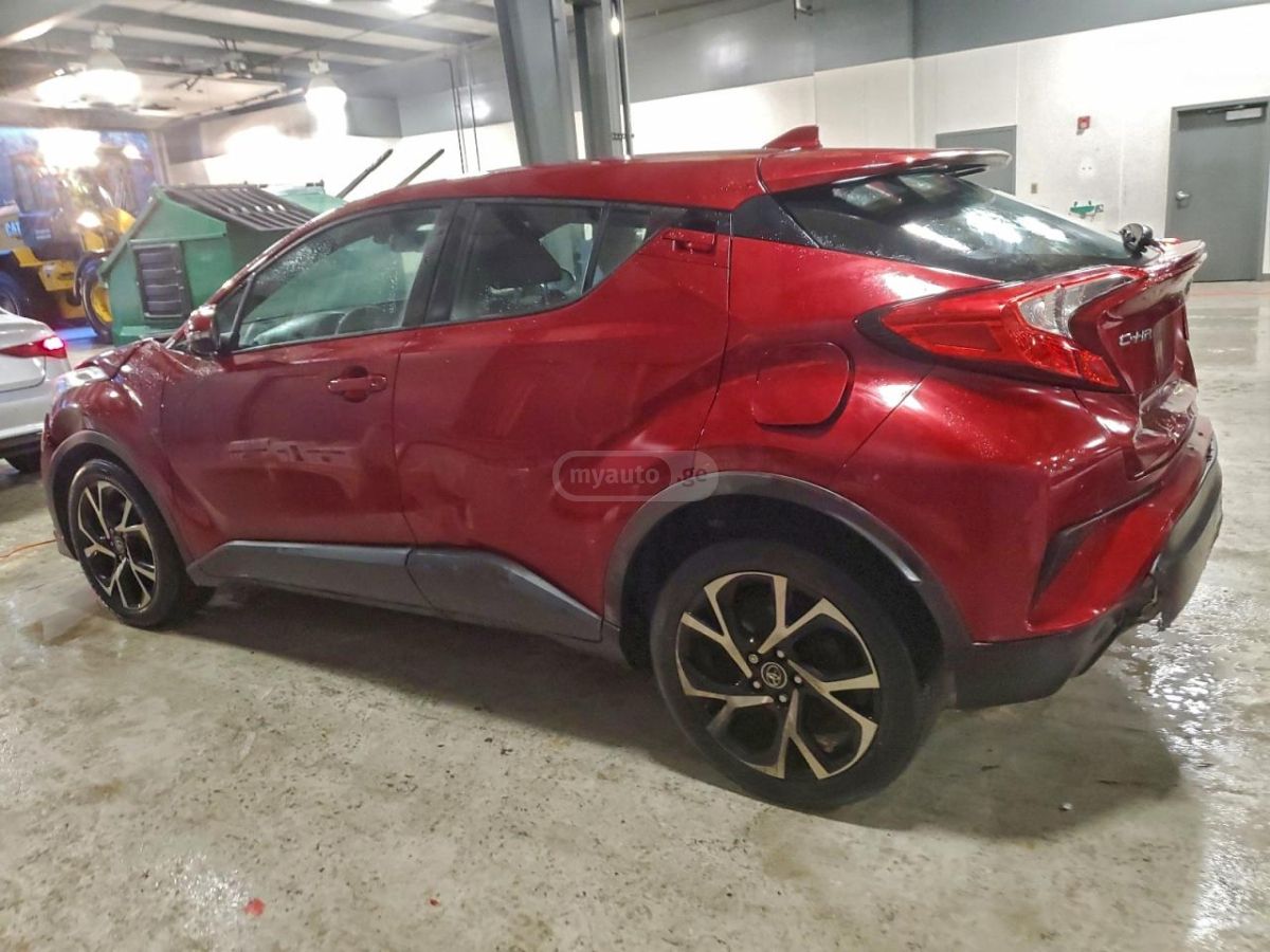 Toyota C-HR 2018 — photo 2