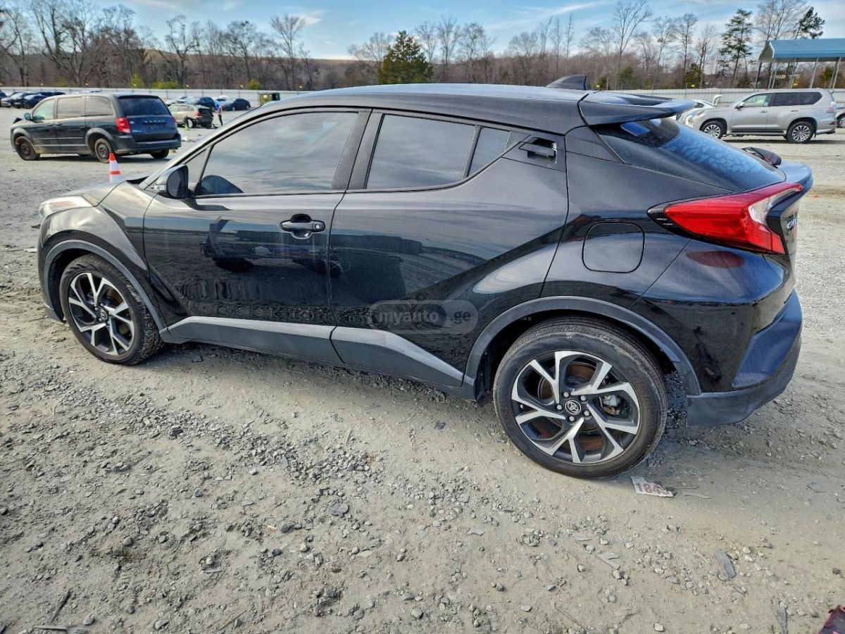 Toyota C-HR 2019 — photo 2