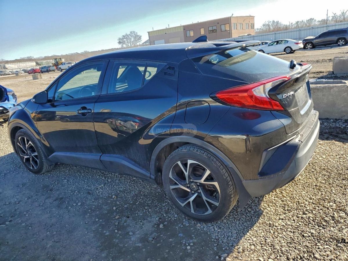 Toyota C-HR 2018 — photo 2