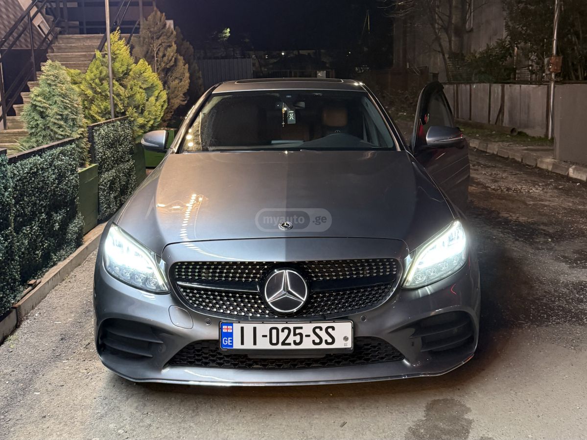 Mercedes-Benz C 300 2019 — photo 2